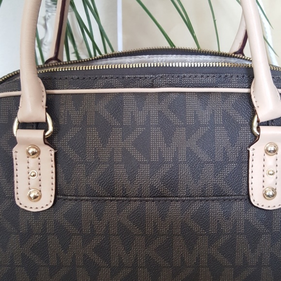 Michael Kors Signature LG Satchel - Picture 2 of 6